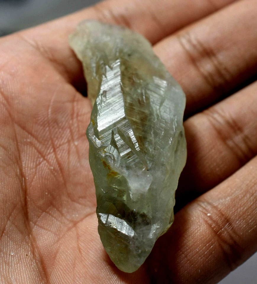 Muestra de amatista brasileña verde claro 104,75 quilates AAA+ calidad natural áspera  Foto 1 de 3