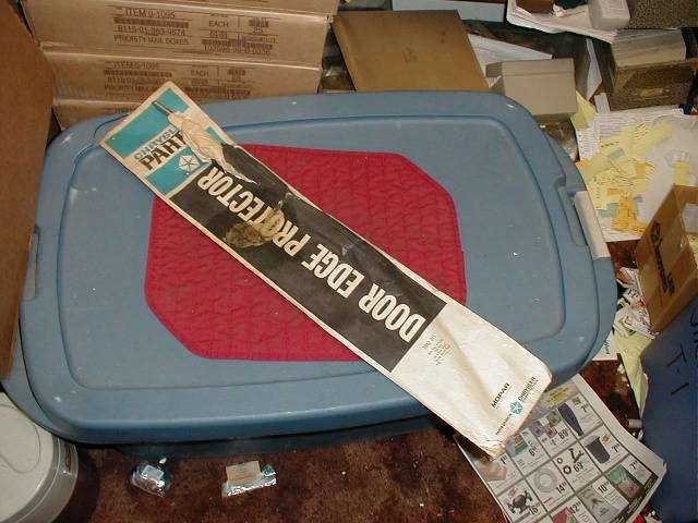 NOS MOPAR 1967-8 PLYMOUTH FURY SPORT FURY PROTECTORES DE BORDE DE PUERTA  Foto 1 de 1