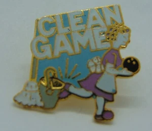Pasador trasero con solapa de colección de 1990 juego limpio bolos antigua dama criada - Imagen 1 de 2