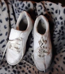 Women's Nineteen 1 White Sneakers - Size 7 - Picture 1 of 5
