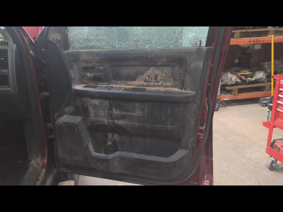 RAM 2500 2016 Front Door Trim Panel 681106 Foto 1 de 4