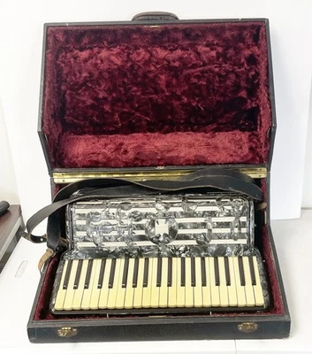 Винтажный Moreschi 41 клавиша / 120 бас фортепиано аккордеон с жесткий чехол ~ Бесплатная доставка - Изображение 1 из 4