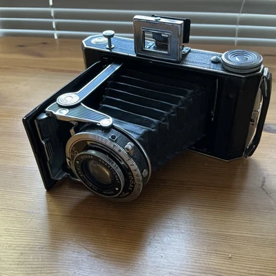 KODAK B SIX 20 CAMERA K.S. ANASTIGMAT 1: f:6,3 = 10,5 cm FILM FOLDING CAMERA - Image 1 of 4