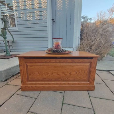 Cofre de almacenamiento de roble macizo Foto 1 de 4