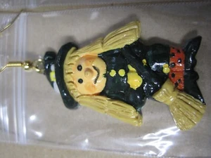 Vintage Halloween Holiday Resin Costume Witch Drop Earrings A392 FREE SHIP - Picture 1 of 5