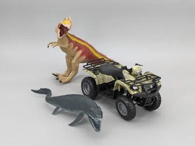 New Ray Toys 1:12 ATV Suzuki Vinson 500 Quad Runner Green Camo 42903A W/Dinos - Image 1 of 4