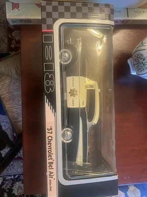 Road Signature '57 Chevrolet Bel Air 1 18 Diecast Metal Collection Car - Image 1 of 4