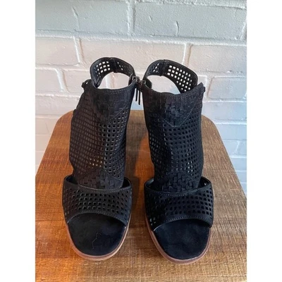 Sandalias botín Vince Camuto negras de gamuza corte láser con cordones tacón grueso talla 7,5 M Foto 1 de 4