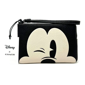 Muñequera Disney X Coach con cremallera en esquina con guiño Mickey Mouse negra CN041 - Imagen 1 de 4