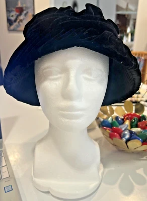 Sombrero De Colección Para Mujer Negro Bernallen Modos Años 60 - Funciona hacia adelante o hacia atrás Foto 1 de 4