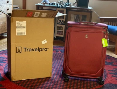 TravelPro Crew Clásico Mediano Check-in Spinner Expandible, Borgoña Foto 1 de 2