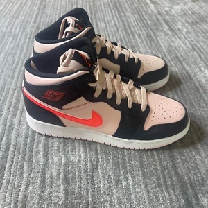 Nike Air Jordan 1 Mid GS Pink Black Crimson 554725-604 Size 7Y / Women's 8.5 - Picture 1 of 10
