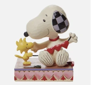 PEANUTS Collection by Jim Shore, STRINGING HEARTS (6007937), Snoopy, Woodstock - Bild 1 von 3