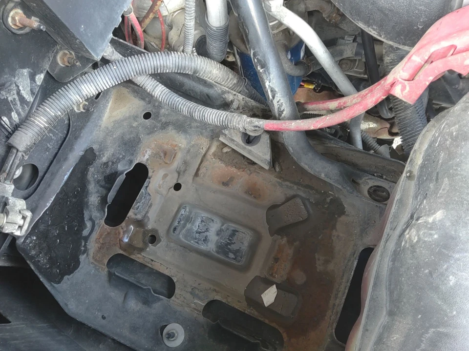 09 GMC SIERRA 2500 Battery Tray - Image 1 of 1