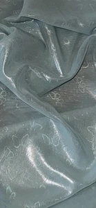 Tela de gasa brillante floral mariposa plateada como nueva 58"" PRECIO POR METRO - Imagen 1 de 2