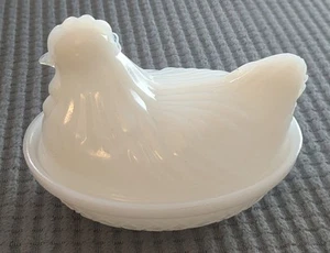 Vtg White Glass Hen on Nest Chicken Dish w/ Lid  4" X 4.5" X 3.5" Translucent  - Bild 1 von 7