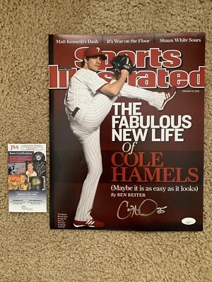 Capa ilustrada esportiva 11x14 assinada por Cole Hamels certificado de autenticidade JSA - Imagem 1 de 3