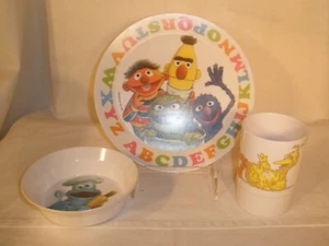 Sesame Street melamina alfabeto piatto ciotola tazza Bert Ernie Oscar Grover 3 pezzi usato in ottime condizioni - Foto 1 di 7