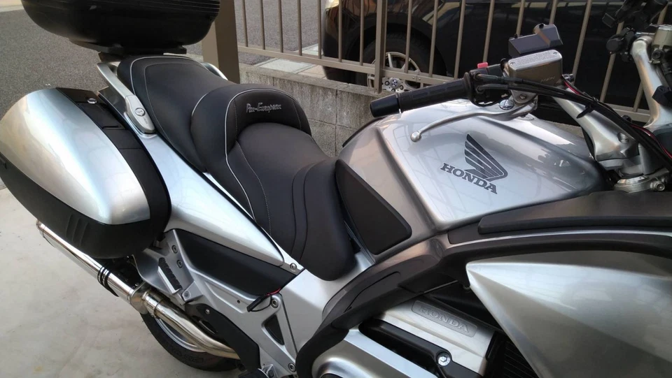 Honda ST1300 Pan European 2002–2013 Top Sellerie Comfort Seat Gel/Heat SGCST335 - Image 1 of 1