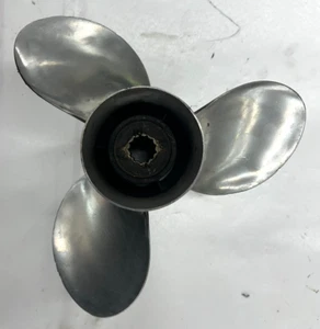Mercury Propeller Vengeance 48-854354A46 13 1/4" X 15 pitch 3 blade RH SS - Picture 1 of 3