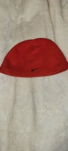 NIKE Therma-Fit Red Fleece Skull Cap Beanie Winter - Picture 1 of 3