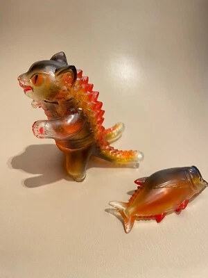 KONATSU & MAX JUGUETE Nergora Cola Naranja Negro Vinilo Transparente Sofubi Figura Modelo Juguete Foto 1 de 4