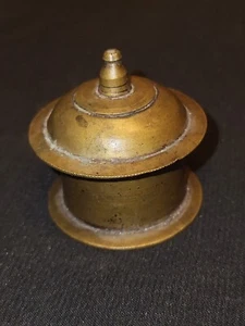 ANTIQUE INDIAN ETHNIC HANDMADE BRASS TOMB SHAPE KUMKUM SINDOOR BOX COLLECTIBLE - Picture 1 of 5