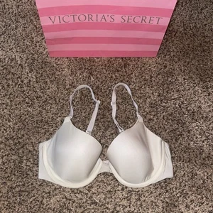 VICTORIA'S SECRET 34C SATIN WHITE LINED DEMI UNDERWIRE BRA - Picture 1 of 9