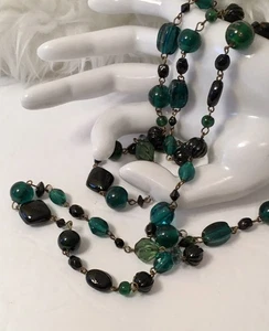 "Collar vintage checo con cuentas de vidrio artístico verde 46"" longitud ópera" - Imagen 1 de 21