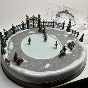 1996 Mr Christmas Holiday in Motion Animated Ice Skating Park, 🔥 Complete - Picture 1 of 22