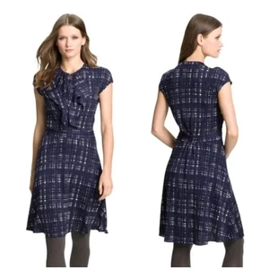 Abito Tory Burch blu navy bianco a quadri con volant davanti cappuccio manica carriera - Foto 1 di 11