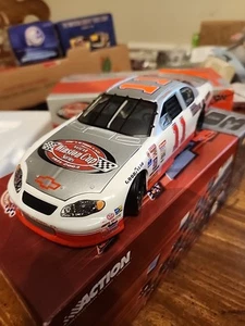 ‘03 Action 1:24 #11 Darrell Waltrip The Victory Lap/3X Champion ‘03 Monte Carlo - Picture 1 of 15
