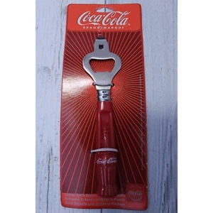 Abridor de botellas Coca Cola con mango de plástico en forma de botella Gibson nuevo stock antiguo - Imagen 1 de 2