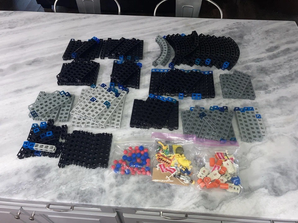 Gran Lote de Personas Rokenbok, Bolas, Bloques de Construcción, Toneladas de Piezas de Construcción Foto 1 de 4