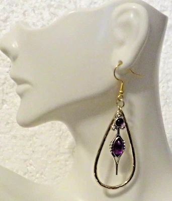 紫色装饰银色小饰品 - 金色泪珠吊坠 2.25 英寸钩耳环 — 第 1/3 张图片