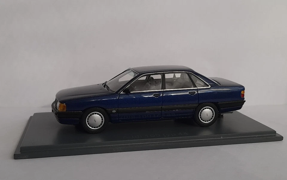 NEO 43035 1:43 Audi 100 typ 44 blue metallic - Image 1 of 4