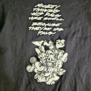Camiseta Disney Para Hombre UNIQLO UT Joshua Vides Colaboración Negra Grande Mickey Friends - Imagen 1 de 4