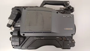 Sony HDC-950 1080p videocamera HD multiformato fibra 3CCD 2/3" - Foto 1 di 8