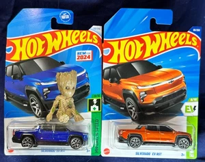 2 Stück - Hot Wheels 2025 / 24 - Chevy Silverado EV RST - Neu Kupfer & Blau - Bild 1 von 1