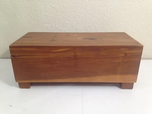 Caja de baratijas de joyería vintage miniatura de cedro mediados de siglo moderna mcm años 50 - Imagen 1 de 8