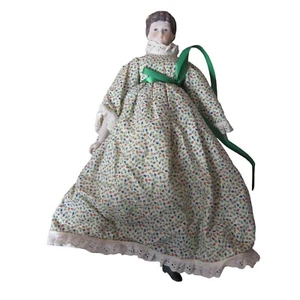 Muñeca Victoriana Porcelana 15" Vestido Floral Tinte Verde Slip Pantaloon - Imagen 1 de 9