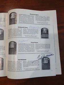 Signed program Baseball HOFers Williams, Ford, Hubbard, Irvin, Banks + 26 more - Picture 1 of 16