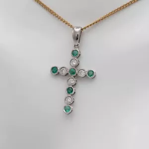 Beautiful 18ct White Gold Natural Emerald & Diamond Cross Pendant - Picture 1 of 4