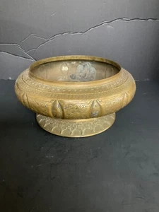 Antiguo cuenco de latón de Oriente Medio - Imagen 1 de 10