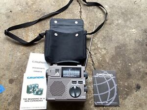 Grundig FR-200 Short Wave Radio AM FM Hand Crank World Band Receiver with case