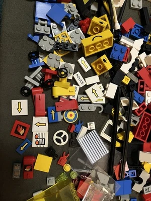 Vintage City/Space LEGO Bulk Bundle (Over2kg) 80s/90s Many Special LEGO Pieces - Image 1 of 4