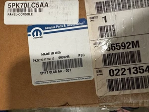 Genuine Mopar Console End Cap 5pk70lc5aa - Bild 1 von 1