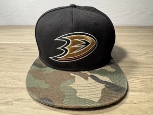 Cappello Anaheim Ducks berretto snapback mimetico USA militare NHL hockey esclusivo - Foto 1 di 7