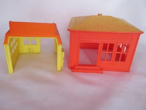 Vintage 1973 MATTEL Little People Red SCHOOL HOUSE & Yellow GAS STATION - Picture 1 of 7