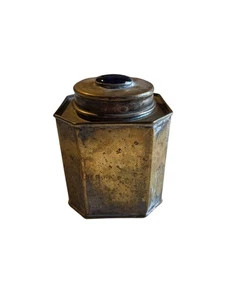 Antigua lata de té chapa blanca con latón e inserto de vidrio azul cobalto victoriano - Imagen 1 de 10
